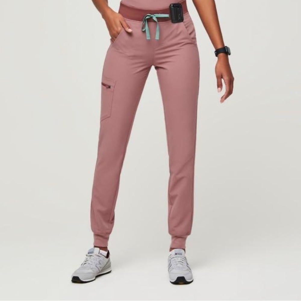 Figs Women's Joggers in Dusty Pink